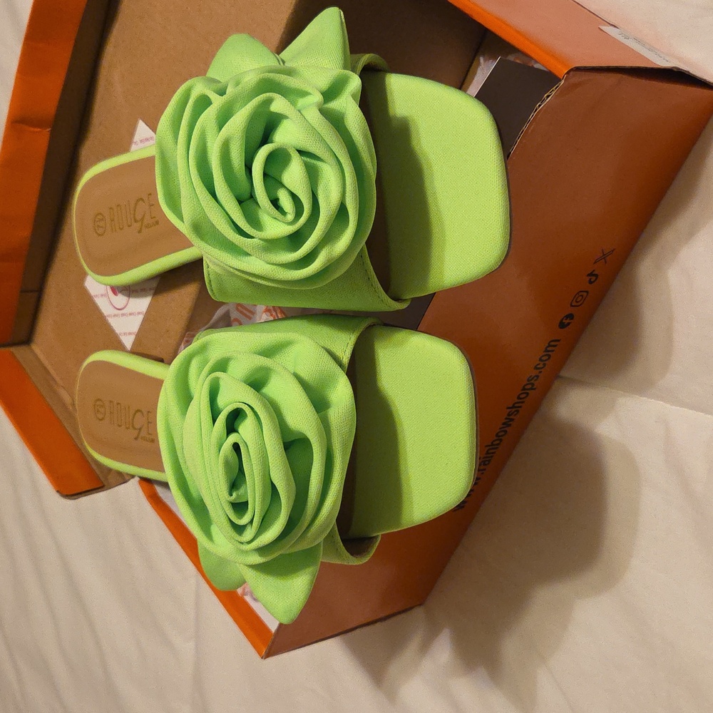 *Casual Sandals - Picture 2 of 4